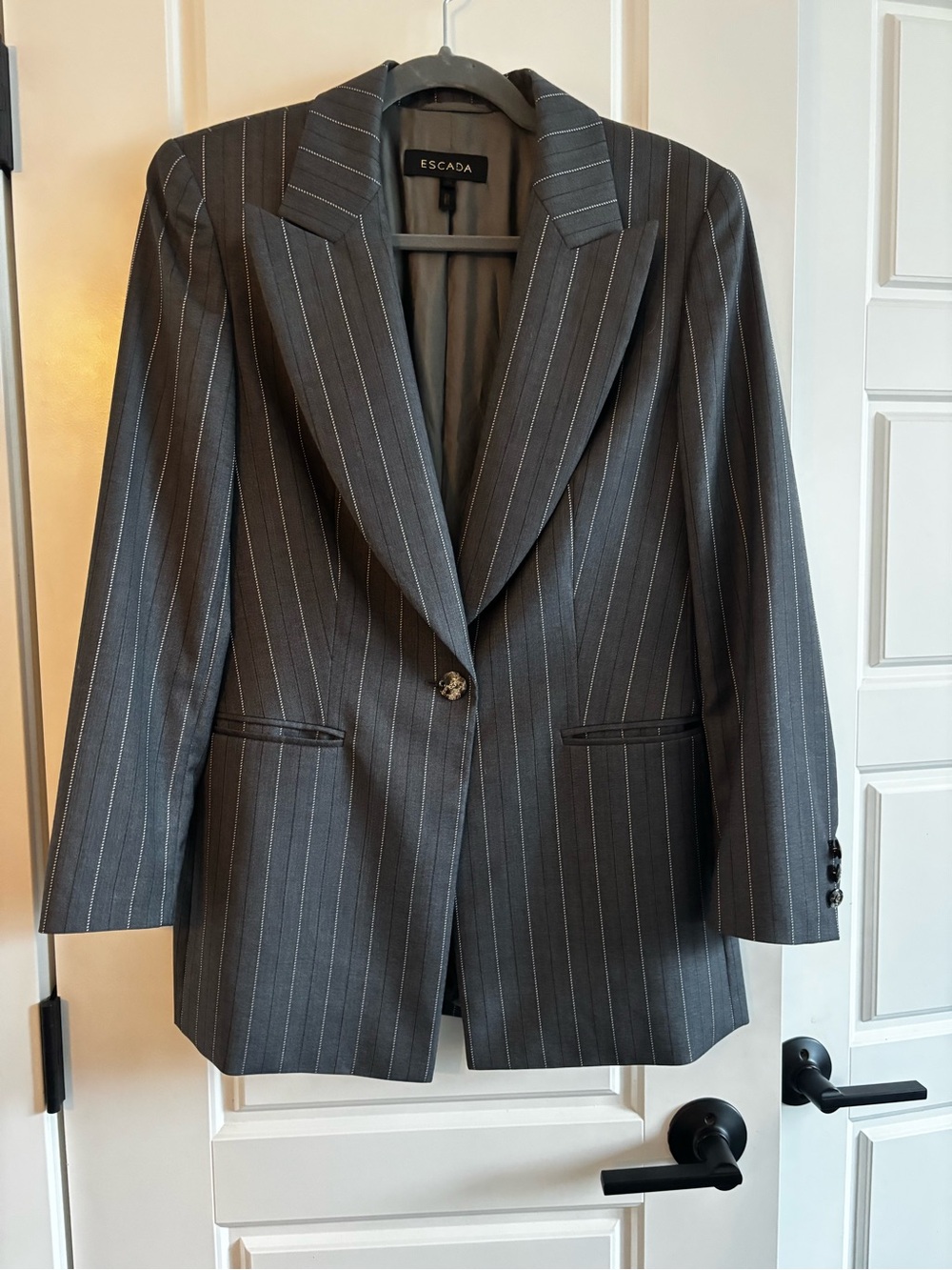Vintage ESCADA Wool Silk Pinstripe Blazer 38 6/8 - Picture 2 of 8